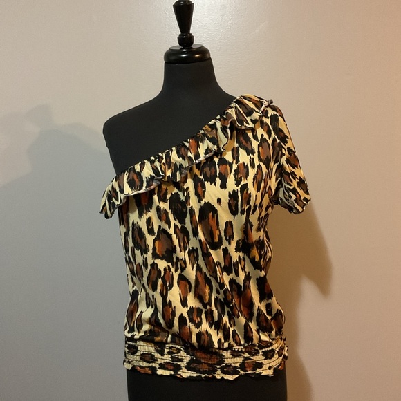 Leopard Print One-Shoulder Top - Picture 2 of 2